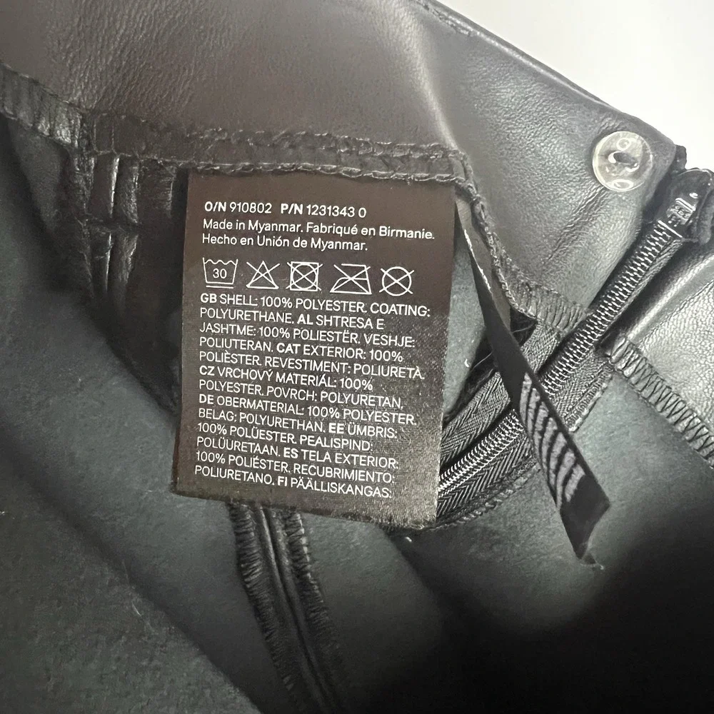 H&M‎ Divided Skirt Women Size 0 Black Faux Leather Mini Zip Side Belt Loops Y2K